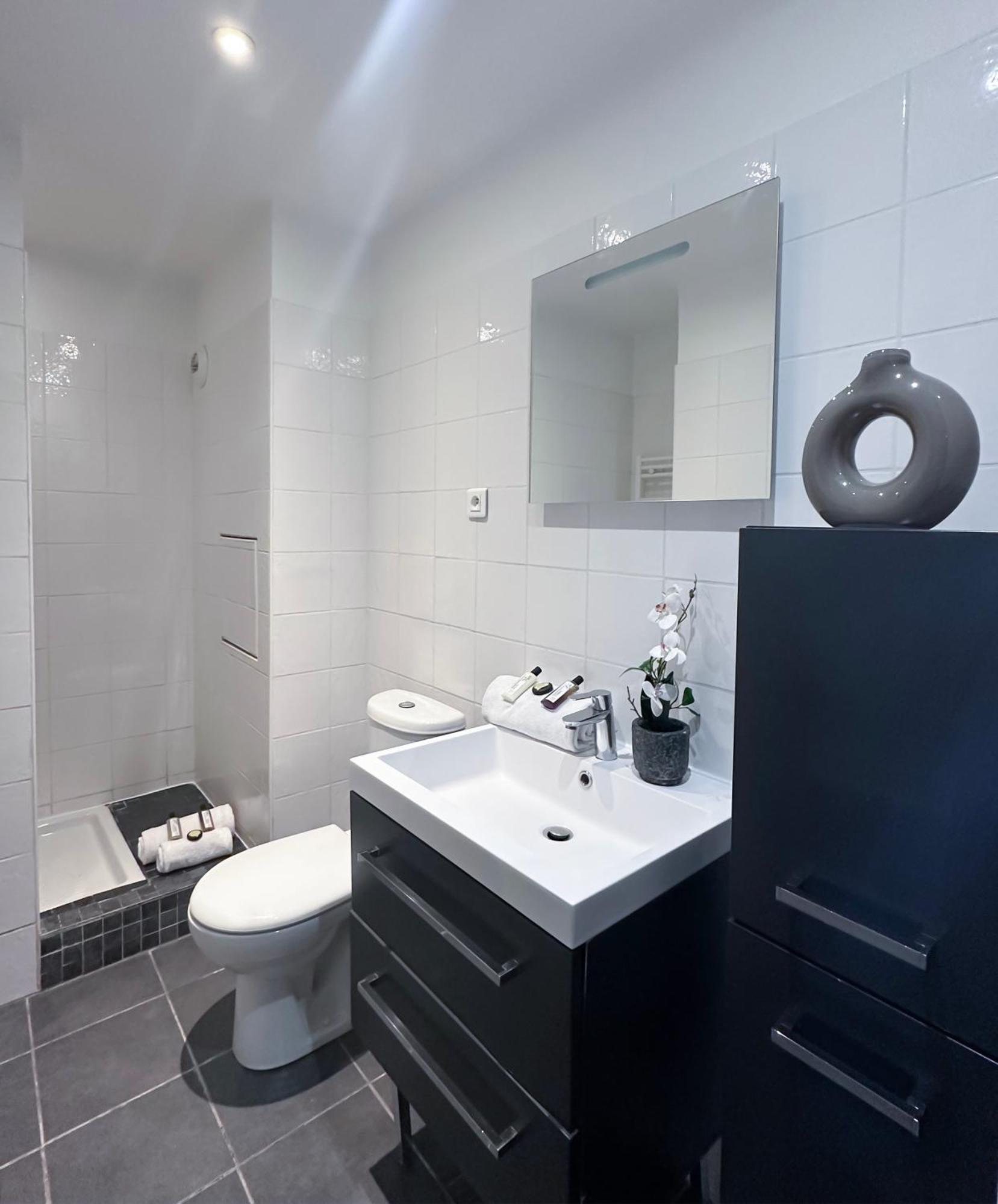 Beautiful Panoramic Terraced Studio In Париж Экстерьер фото